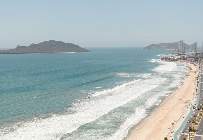 Apartamento en Mazatlán - Terraza con Vista al Mar, BBQ y Piscina  Apartamento en Mazatlán - Terraza con Vista al Mar, BBQ y Piscina