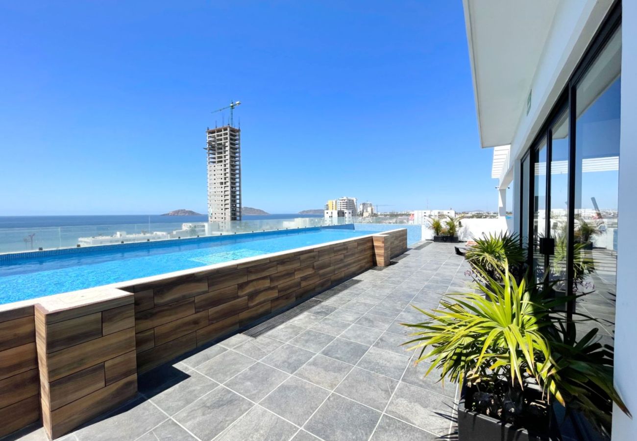 Apartamento en Mazatlán - Depto. con Alberca a 2 Cdas. del Malecón