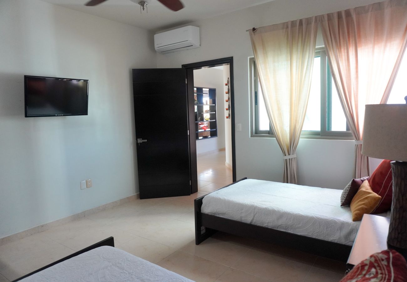 Apartamento en Mazatlán - Cerritos Resort: 2 Hab. con Alberca Frente al Mar