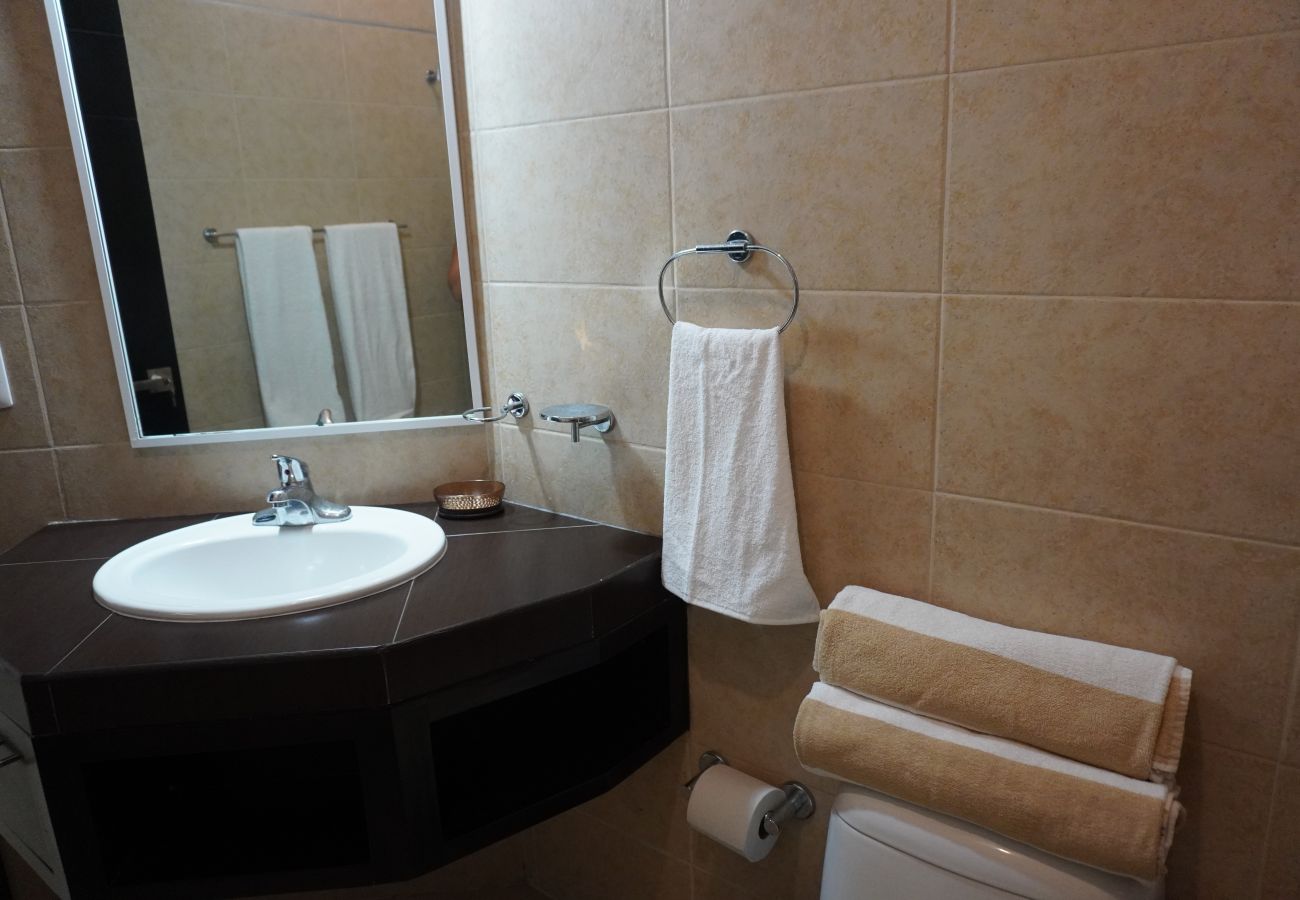 Apartamento en Mazatlán - Cerritos Resort: 2 Hab. con Alberca Frente al Mar