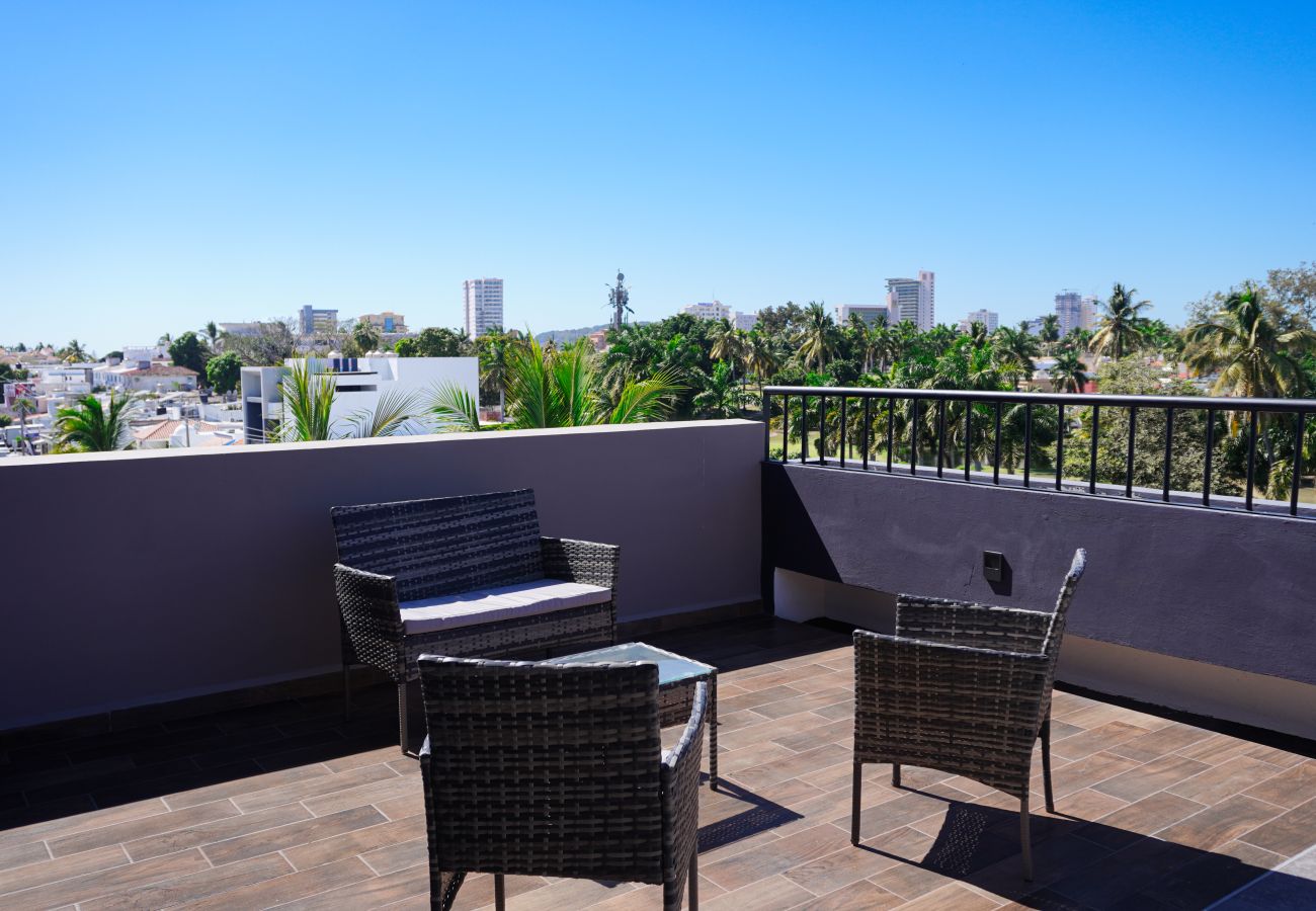 Apartahotel en Mazatlán - Habitación King + Roof Pool y Balcón 🏖️