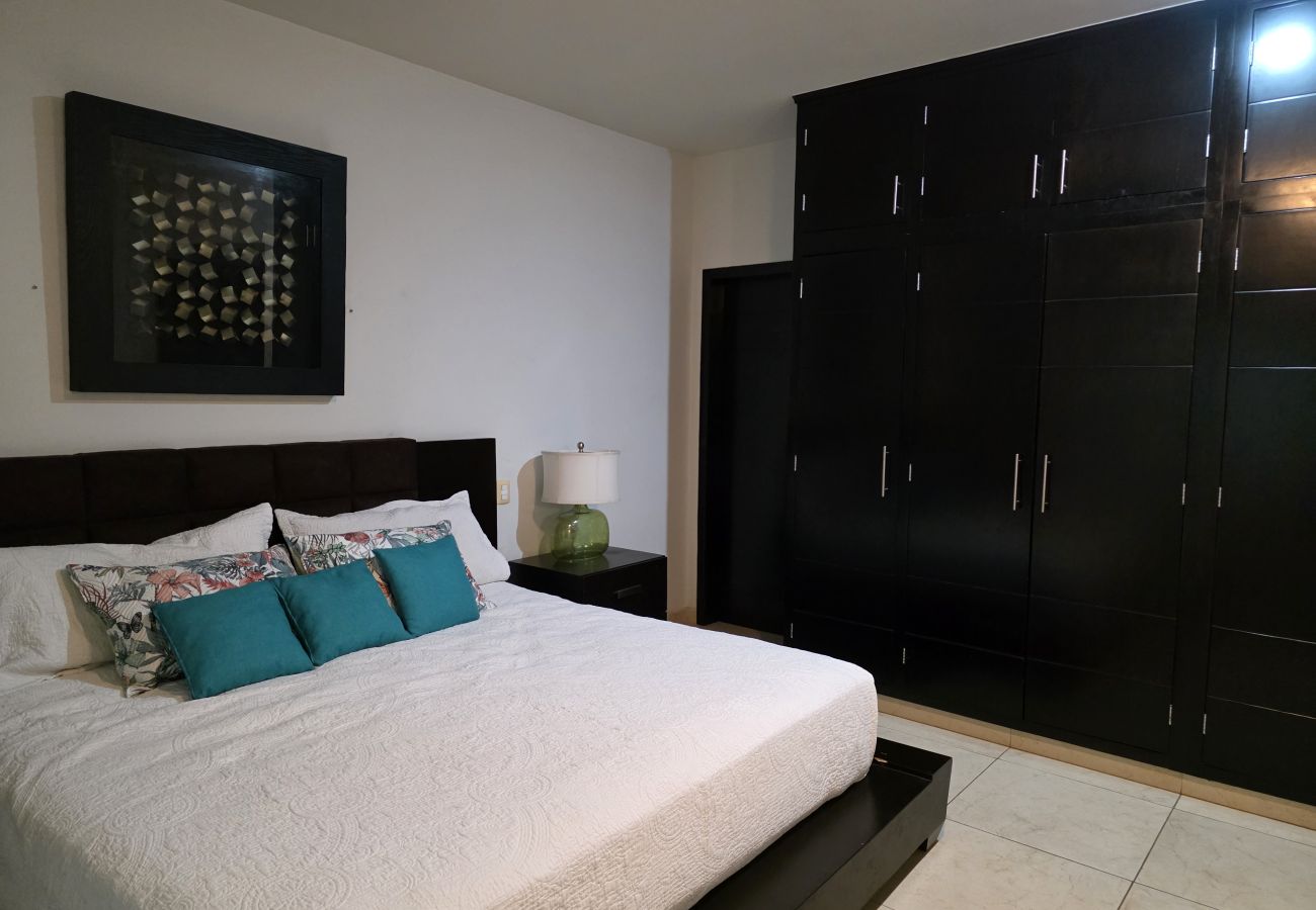 Apartamento en Mazatlán - Cerritos: Depto. Amplio con Alberca 🌊