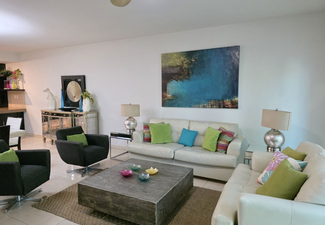 Apartamento en Mazatlán - Cerritos: Depto. Amplio con Alberca 🌊