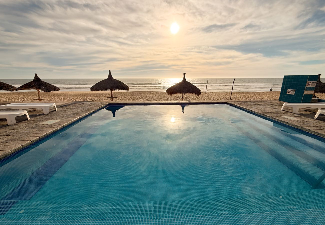 Apartamento en Mazatlán - Cerritos: Depto. Amplio con Alberca 🌊