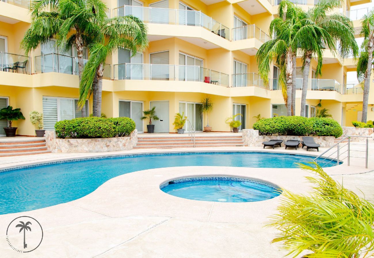 Apartment in Mazatlán - Spacious Apt. w/Pool Facing the Marina in Mazatlán!