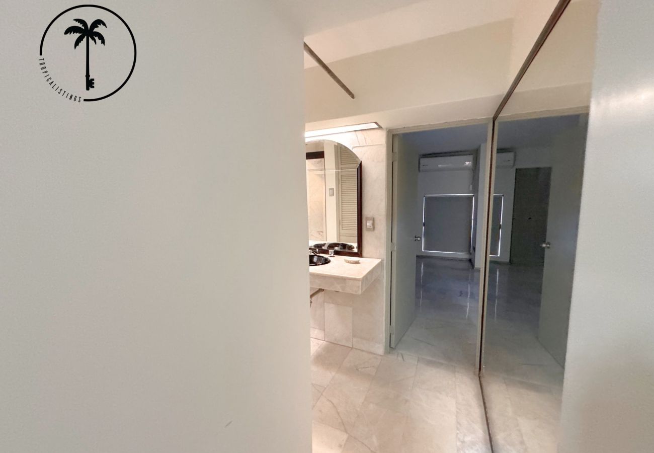 Apartment in Mazatlán - Ocean View on Mazatlán's Malecon: Ideal Apartment