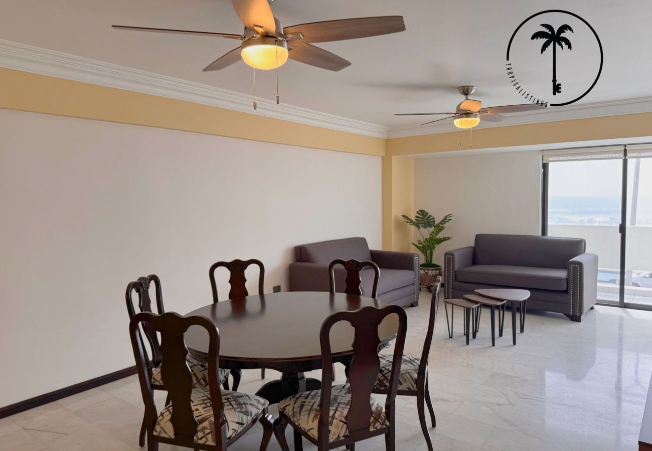 Apartment in Mazatlán - Ocean View on Mazatlán's Malecon: Ideal Apartment