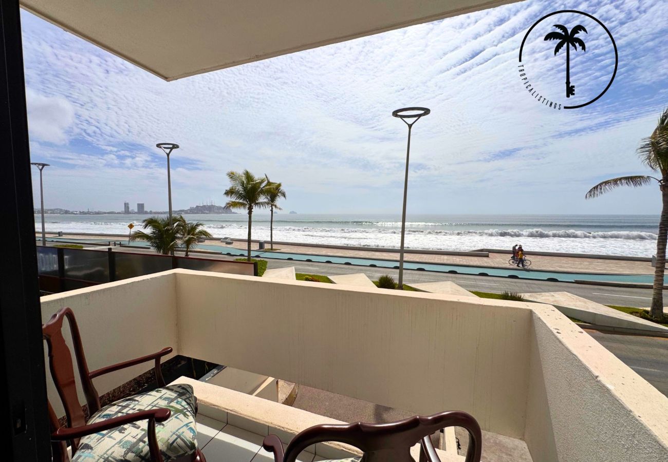 Apartment in Mazatlán - Ocean View on Mazatlán's Malecon: Ideal Apartment
