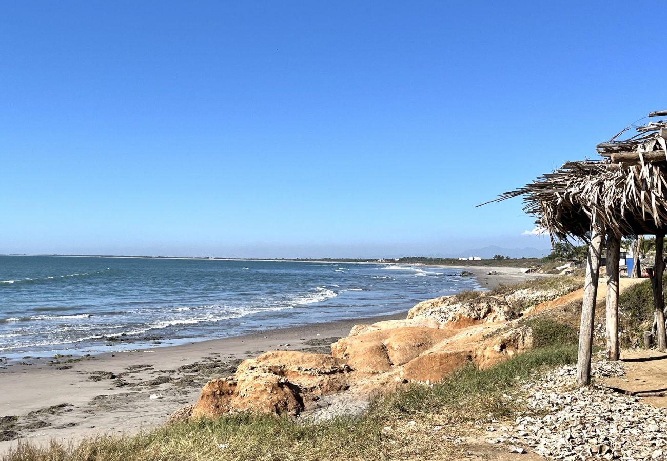 Cabin in Celestino Gazca Villaseñor - Coastal Retreat for 4 – Celestino Gazca 🌊