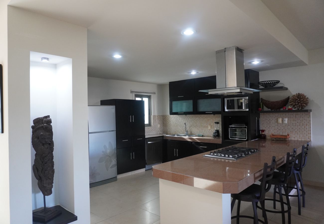 Apartment in Mazatlán - Cerritos Resort: 2BR with Oceanfront Pool