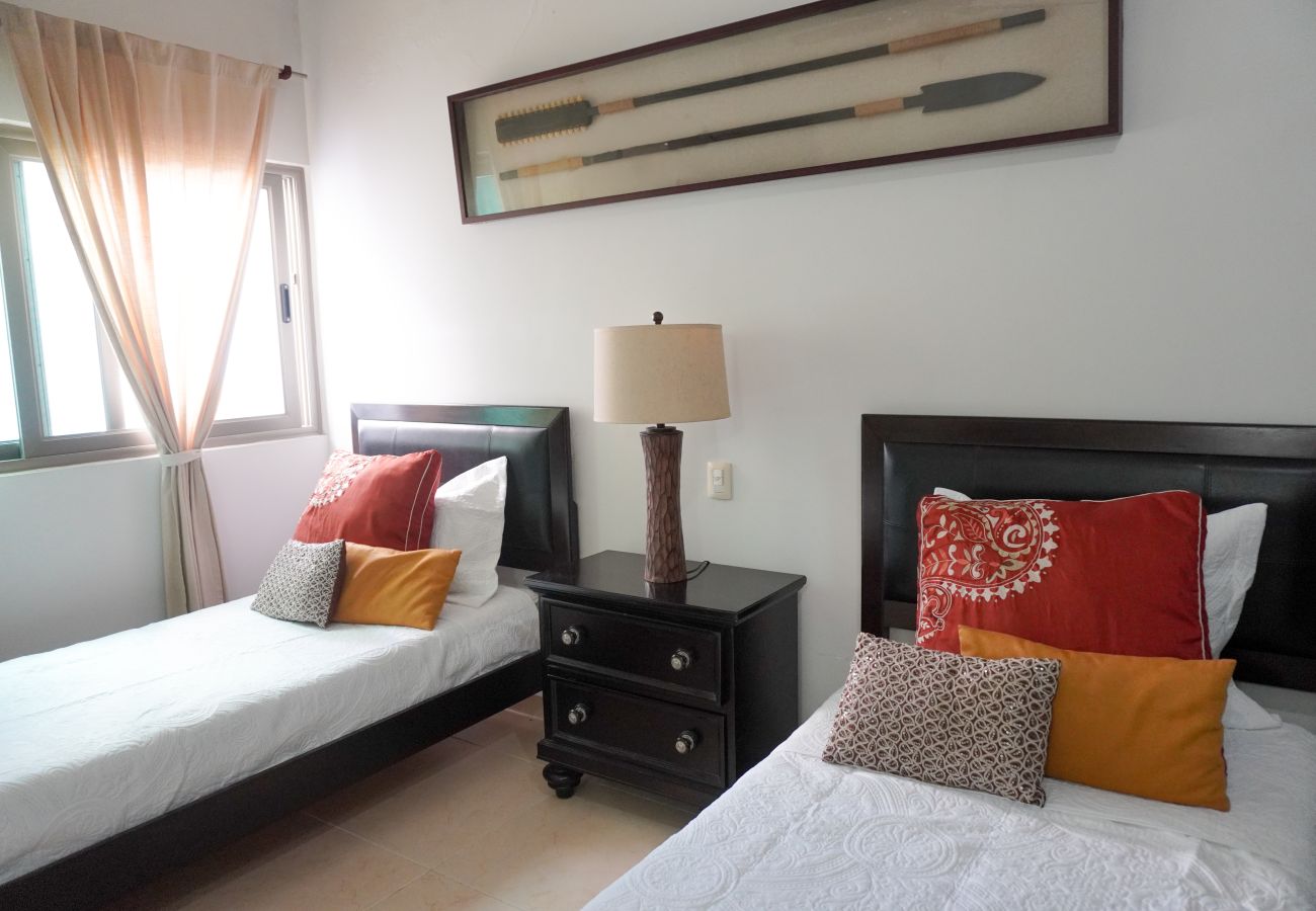 Apartment in Mazatlán - Cerritos Resort: 2BR with Oceanfront Pool