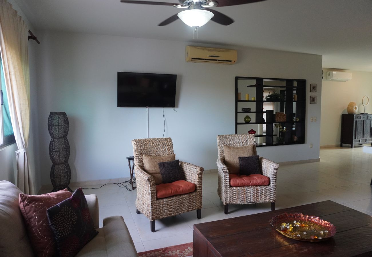 Apartment in Mazatlán - Cerritos Resort: 2BR with Oceanfront Pool