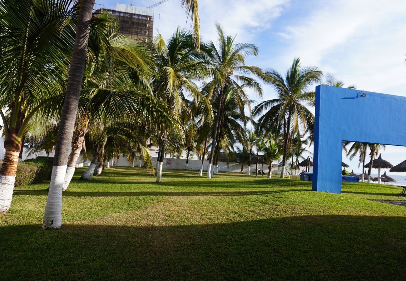 Apartment in Mazatlán - Cerritos Resort: 2BR with Oceanfront Pool