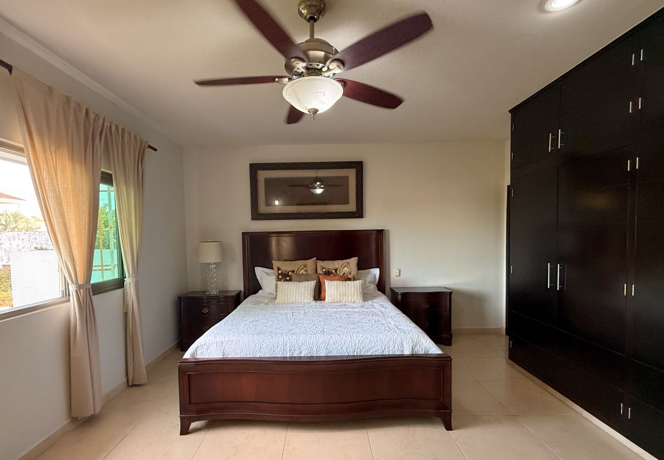 Apartment in Mazatlán - Cerritos Resort: 2BR with Oceanfront Pool