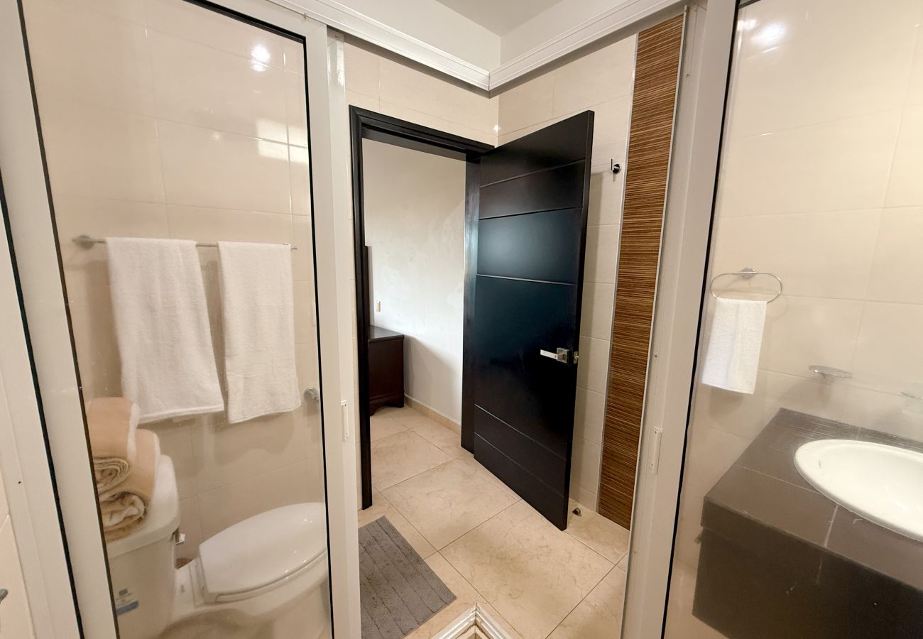 Apartment in Mazatlán - Cerritos Resort: 2BR with Oceanfront Pool