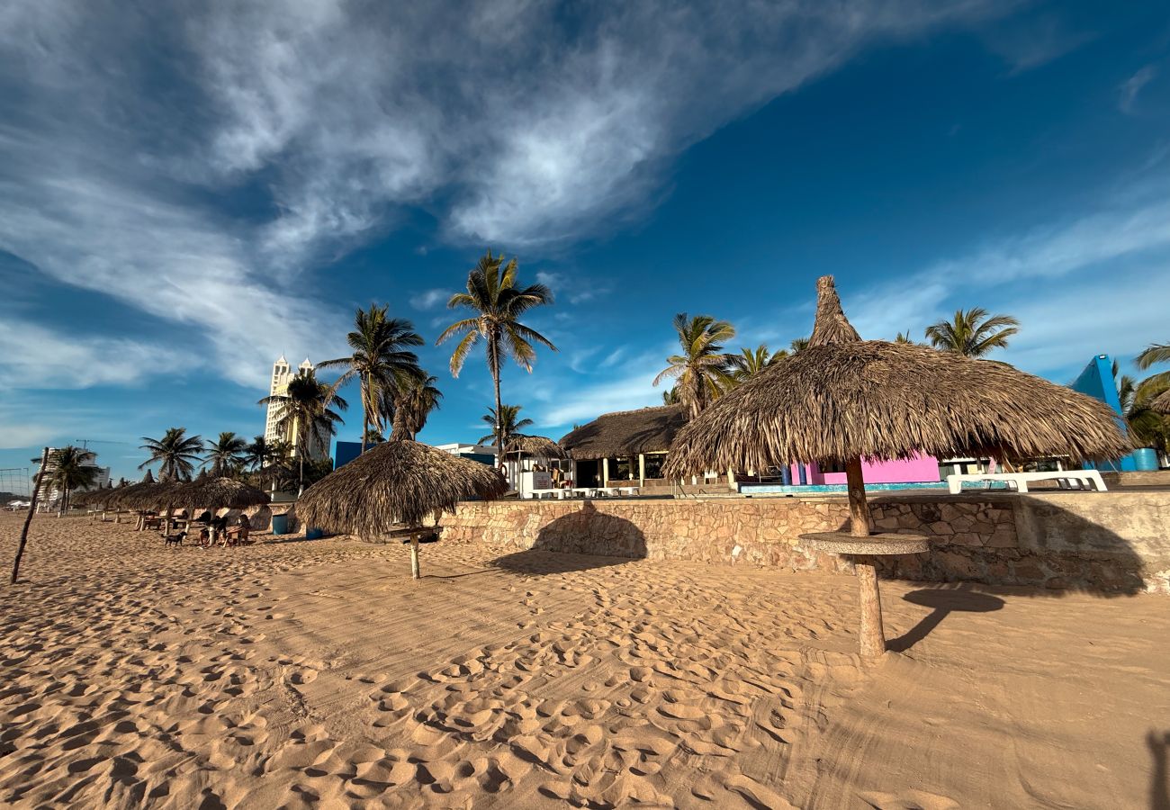 Apartment in Mazatlán - Cerritos Resort: 2BR with Oceanfront Pool