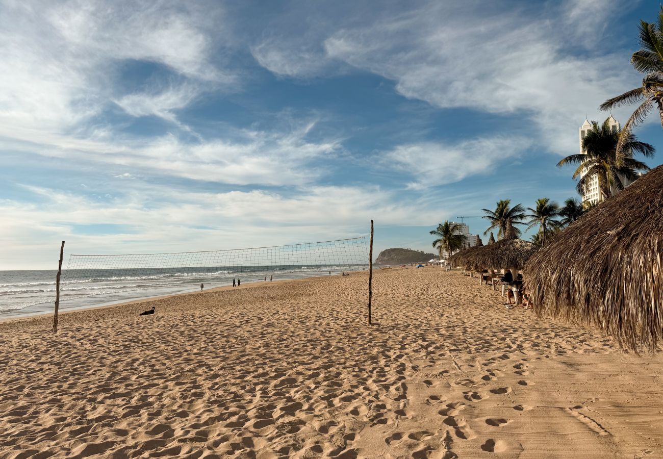 Apartment in Mazatlán - Cerritos Resort: 2BR with Oceanfront Pool