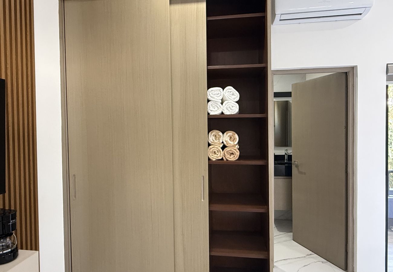 Condohotel in Mazatlán - King Room + Rooftop Pool & Balcony 🏖️