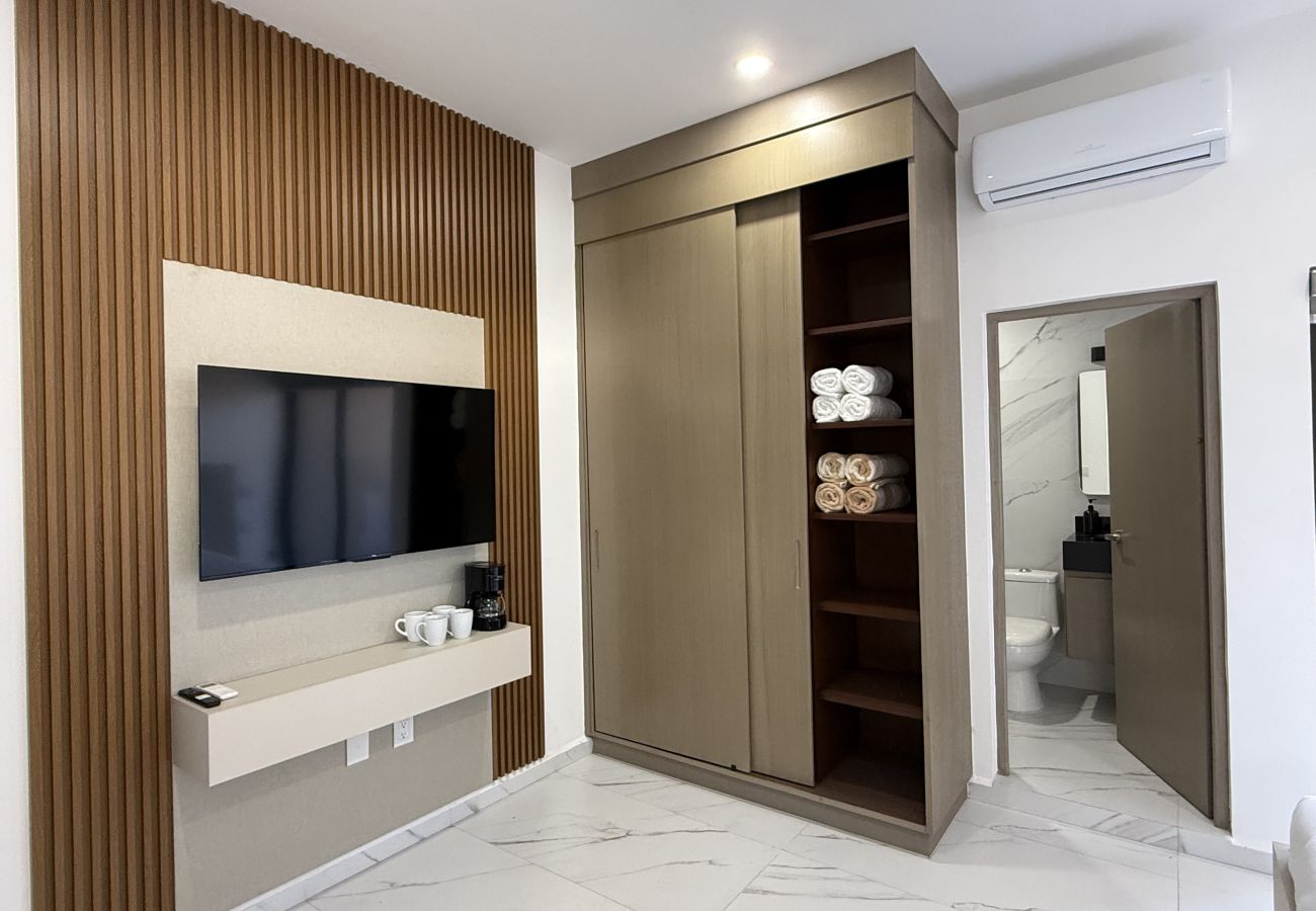 Condohotel in Mazatlán - King Room + Rooftop Pool & Balcony 🏖️