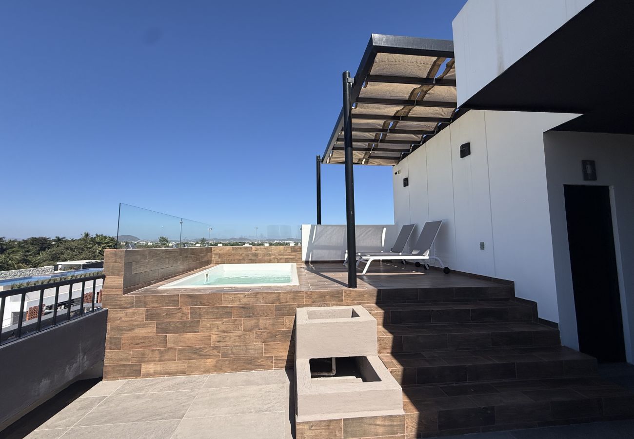 Condohotel in Mazatlán - King Room + Rooftop Pool & Balcony 🏖️