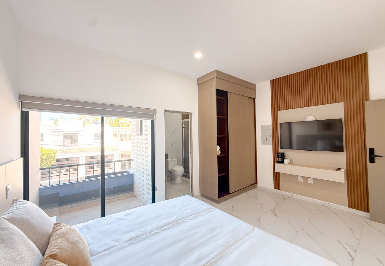 Condohotel in Mazatlán - King Room + Rooftop Pool & Balcony 🏖️