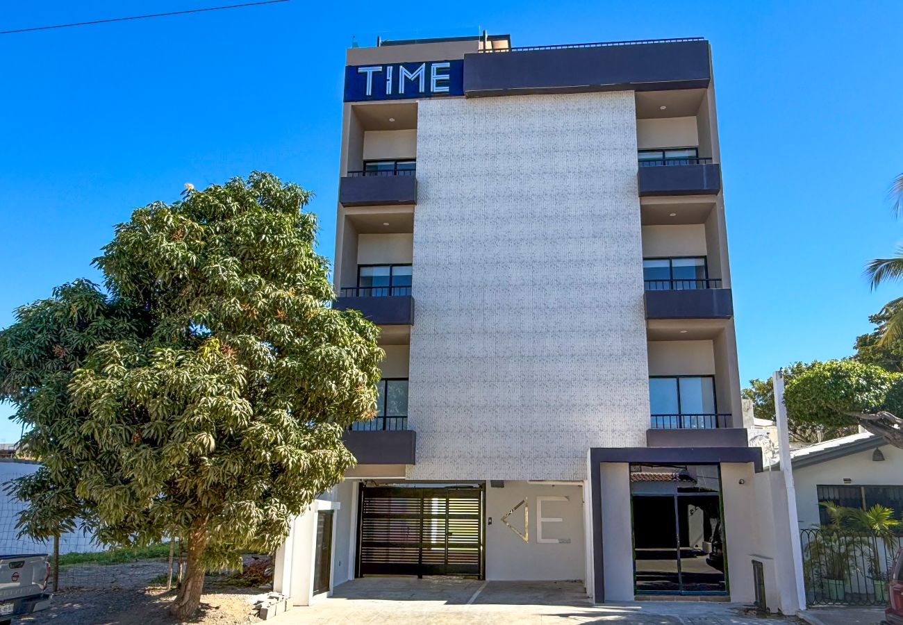 Condohotel in Mazatlán - King Room + Rooftop Pool & Balcony 🏖️