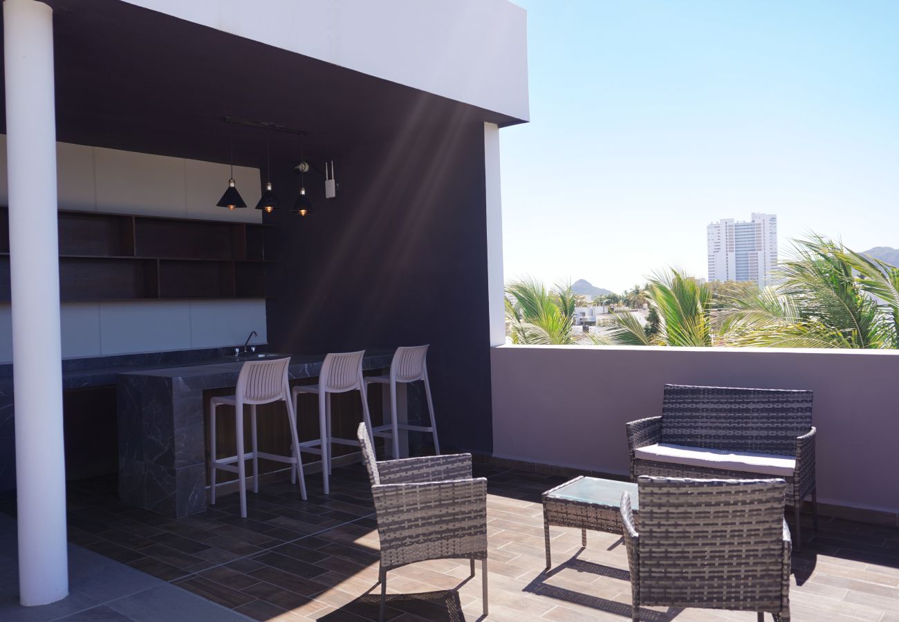 Condohotel in Mazatlán - Room for 4 + Rooftop Pool & Balcony 🌅