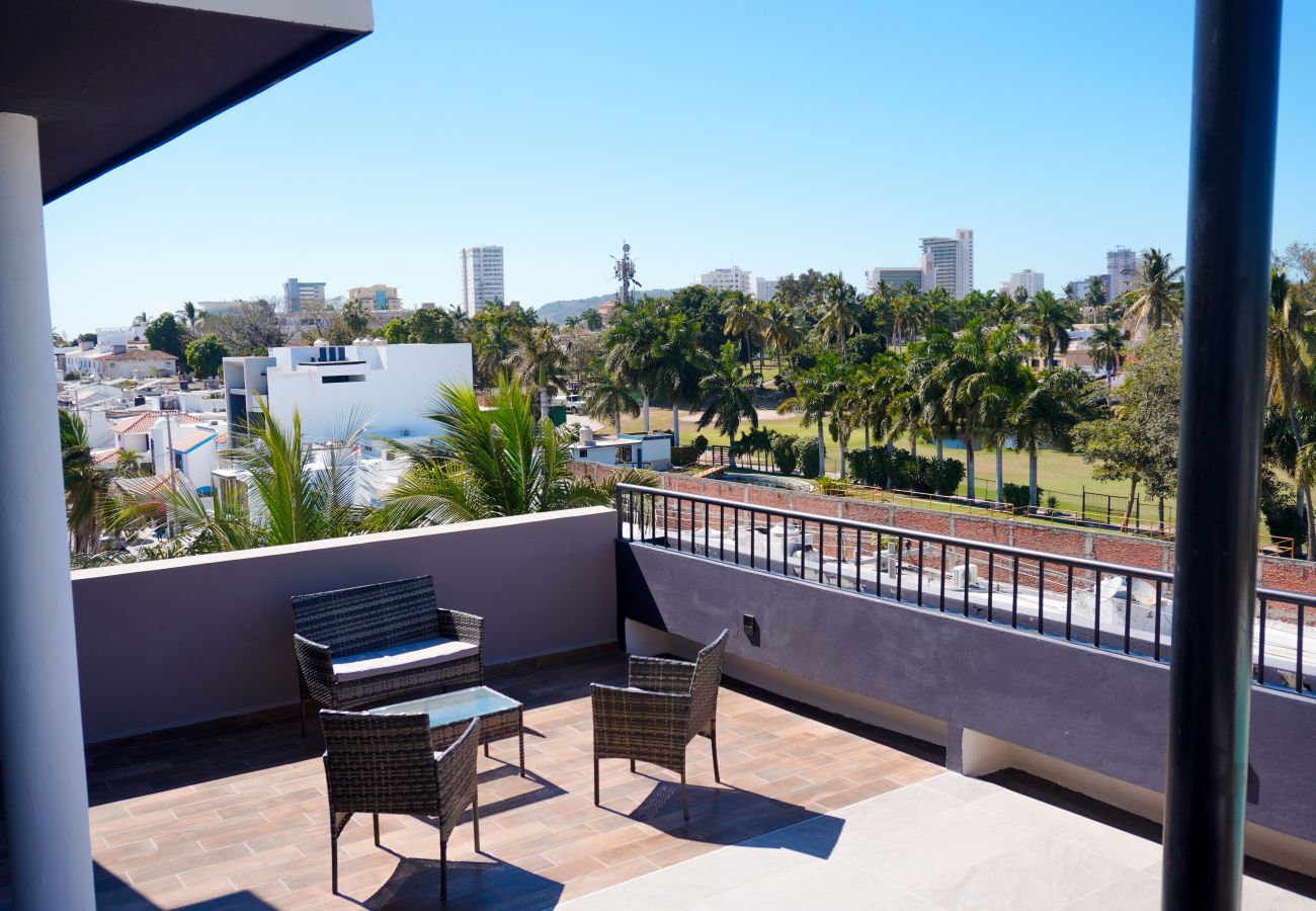 Condohotel in Mazatlán - Room for 4 + Rooftop Pool & Balcony 🌅